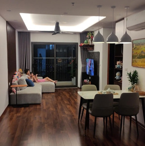 chuyển xuống nhà đất nên cần bán căn 2pn chung cư tecco diamond - thanh trì. đầy đủ nội thất