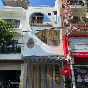 cho thuê nhà nguyên căn mặt tiềnn hoa lư 100m² giá siêu hot kinh doanh tốt- nhanh tay!