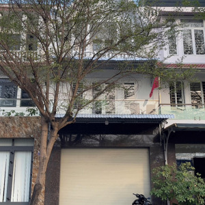 cho thuê nhà 3 tầng 3 phòng ngủ mặt tiền thích quảng đức giá 16 triệu/ tháng