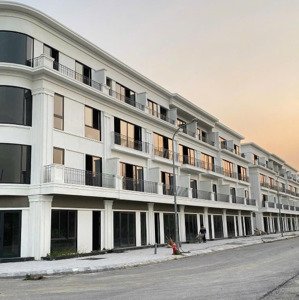 flc tropical hạ long. ô mặt mương view thoáng. 3 bước chân ra tới biển. giá 1xtr/m2 (x vừa vừa)