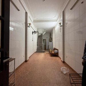 cho thuê nhà cạnh chợ phùng khoang, 35m2, 5 tầng, 3 ngủ, đủ đổ, 10tr