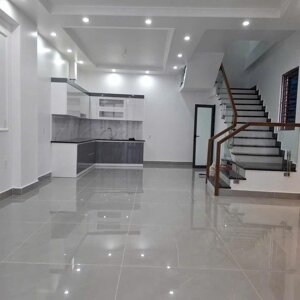 CĂN GÓC - 3 TẦNG - ĐỘC LẬP - Ô TÔ ĐỖ CỬA - TẠI ĐỒNG HOÀ - PHÁP LÝ ĐẦY ĐỦ
