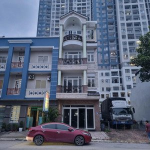 bán căn nhà 4 tầng sau vincom 550 di an cho nhà đầu tư