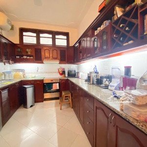 cho thuê biệt thự 5 tầng có hồ bơi khu phố tô ngọc vân, quảng an, tây hồ, hà nội