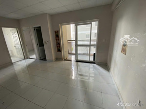 cần cho thuê căn hộ chung cư c7, diện tích 76m2, 2 phòng ngủ, 1wc,2 ban công rộng thoáng mát