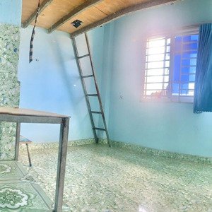 cho thuê phòng mới có gác, cửa sổ rộng 20m2. khu vực an ninh yên tĩnh giáp q10, 11, tân bình