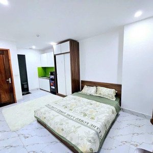 444 đội cấn, 5,5tr đủ đồ, thang máy, giờ giấc thoải mái. cửa sổ thoáng sáng. cách đường ô tô 100m