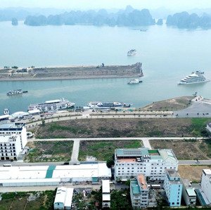 cần bán gấp lô góc tuần châu, đầu bến cảng du thuyền, 144 m2, mặt đường to giá 50 tr/m2