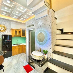 nhà 1trệt, 2lầu, 4phòng ngủ, 4wc, ban công, sân thượng, trước sau, phòng khách thoáng mát