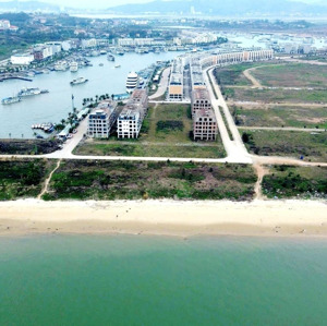 bán nhà 2 bước chân tới bãi tắm, một bước đến bến du thuyền