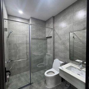 công ty mình còn trống lầu 1 muốn share lại cho thuê