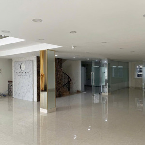 bán nhà 7 tầng diện tích sàn : 1009m2 có thiết kế cải tạo được : 54 phòng chdv