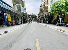 Bán Nhà Mặt đường Lê Huân , Gần Chợ Vinh