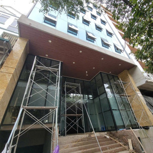 cho thuê toà nhà mới cứng phố phùng hưng 250m2, 9 tầng 1 hầm, thông sàn, thang máy