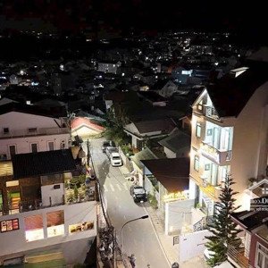 nhà phố lê hồng phong 80m2 ngang 6m 5 tầng cách chợ đà lạt 2km tiện làm khách sạn, chdv