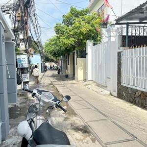 Cần bán căn nhà Cấp 4 đường Nguyễn Hoành , tp Nha trang