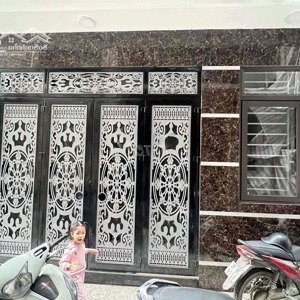 tôi cho thuê ngõ 16 huỳnh thúc kháng đđ 75m,4t,mt7,2m,t1 thông sàn,các tầng chia 2p, đủ đh giá 43tr