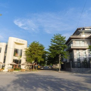 anh trai em có lô góc thiện chí bán, ngay làn 2 đường lộ. sổ đỏ cầm tay. lh 0326569236