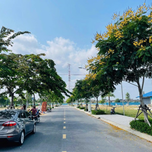 đất nền nằm ngay mặt tiền. sổ sẵn trao tay