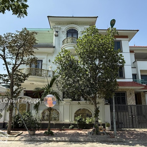 bán 200m2 mặt tiền 10m hướng bắc nam đầm vạc sẵn sổ đường 13.5m xung quanh toàn biệt thự to đẹp