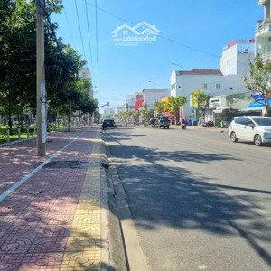 cần bán nhà mặt tiền đường trương hán siêu đối diện công viên võ văn kiệt gần ngay siêu thị lotte