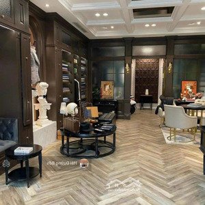 Vị Trí Và Nội Thất đẹp Nhất Vin1 Có Thang Máy,tầng Trên ở Tiện Cho Tầng 1 Kinh Doanh. Sẵn đồ Rồi ạ