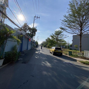 mặt tiền đường 12m - kinh doanh buôn bán đa nghành - nội thất cao cấp nhà mới ở ngay-lvl gần uỷ ban