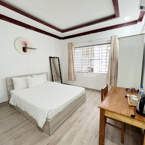 phòng cửa sổ lớn tách bếp đề thám quận 1