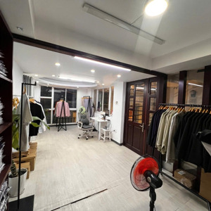 12tr về 8,9 tr cho thuê mb lửng 30m2 lối đi riêng 12 nguyễn thị minh khai, đa kao, q1 có chỗ để xe