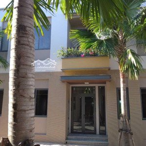 bán căn nhà phố, tổng diện tích 97m2, 1 trệt, 1 lầu, dự án nhật quản lý. sát sông, rất đẹp