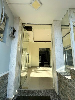 cho thuê mặt bằng, văn phòng tầng trệt kdc trung sơn. diện tích: 5x20m. giá thuê: 15tr/tháng.