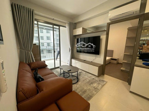 căn 69m2 - full nội thất giá 8 triệu - tầng cao - bancon lớn