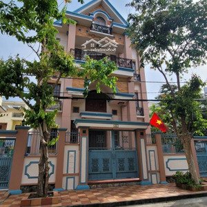 cần bán biệt thự gốc 2 mặt tiền đường nội bộ khu nhà cán bộ của bộ công an