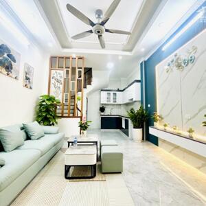 Bán nhà ngõ 150 Tân Khai Hoàng Mai, 30m² x 5 tầng, full nội thất, gần phố, giá chỉ 6.45 tỷ