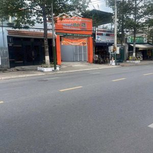 hiện nay tôi chính chủ cần bán gấp mặt tiền lê hồng phong hiện đang cho thuê tháng 23 triệu