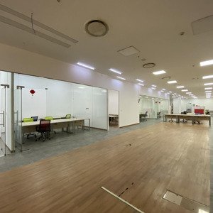 Cần Cho Thuê Nguyên Sàn Văn Phòng Sẵn Fitout 1.100m2 Giá Tốt Nhất Khu Vực Quận 10 - Lh 0906970252