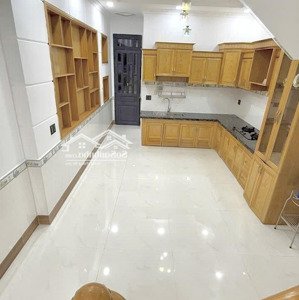 nhà 2 lầu ngay trung tâm tp dĩ an. kdc hiện hữu đông đúc. tiếp giáp làng đại học quốc gia