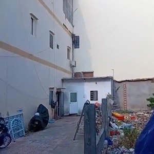 siêu phẩm mt hà bá tường ngay đồng đen - bàu cát.
lô đất 80m được xây dựng 5 tầng - giá 7,5 tỷ