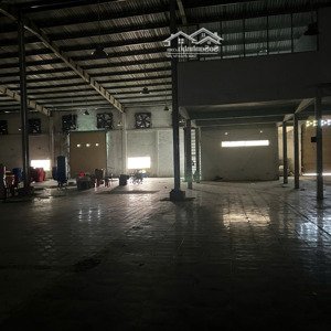 nhà xưởng cho thuê, diện tích 2000m2, thoáng mát, đường giao thông thuận tiện giáp quốc lộ 1a