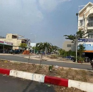 1 lô hàng ngộp bank - chủ vừa gửi ngay tđc sân bay lt, 125m2, đối diện đường lớn, giá 2tỷ390
