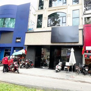 cho thuê nhà mt trần hưng đạo q1 - cách chợ bến thành 200m 6.5*18m 3 lầu giá 100tr/tháng