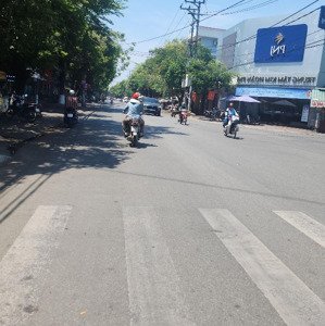 Quý Khách Quan Tâm Nhà Mặt Phố Không Thể Bỏ Qua Căn Nhà 3 Tầng Mặt Tiền Phan đình Phùng Vị Trí đẹp