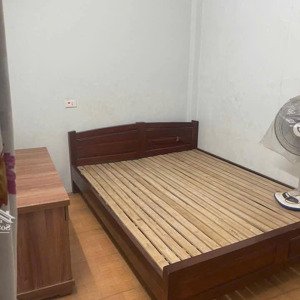 cho thuê nhà 3 tầng 50m tại ngõ 68 nguyễn văn linh , giá 6,5 triệu đóng 1 cọc 1 . đủ đồ