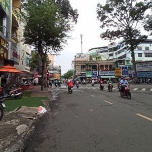 giảm 3 tỷ mặt tiền nguyên căn 1 trệt 1 lầu - đường nguyễn duy dương
