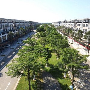 1 vô duy nhất vị trí đối diện nhà trẻ , gần ngay công viên , giá rẻ chỉ có ở kđt phú mỹ