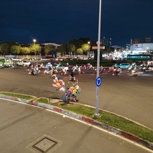 bán nhà mặt phố ngay vòng xoay phú lâm, q6. ngang gần 7m, kết cấu 4 tầng. giá 10,98 tỷ tl