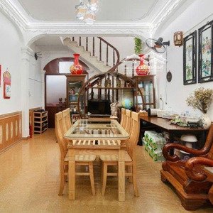 bán nhà đẹp quận hoàn kiếm , ra hồ gươm phút mốt, chủ làm ăn có lộc muốn chuyển đổi mua biệt thự