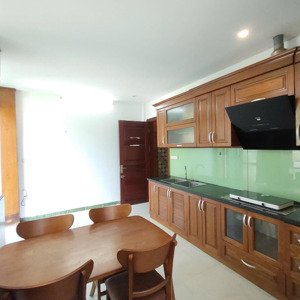 chính chủ cho thuê căn hộ 2 ngủ 1 khách 70m2 nội thất đầy đủ nhà thang máy, ô tô đỗ cửa tại láng
