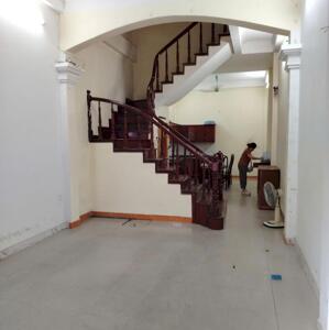 Cho thuê nhà liền kề 93 Hoàng Văn Thái 4 tầng x 50m2, 4 ngủ, 15 Triệu/tháng.