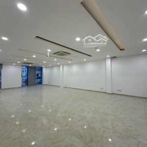 văn phòng dt 105m2 trống suốt, không vướng cột giá hỗ trợ siêu tốt, đường khánh hội, quận 4